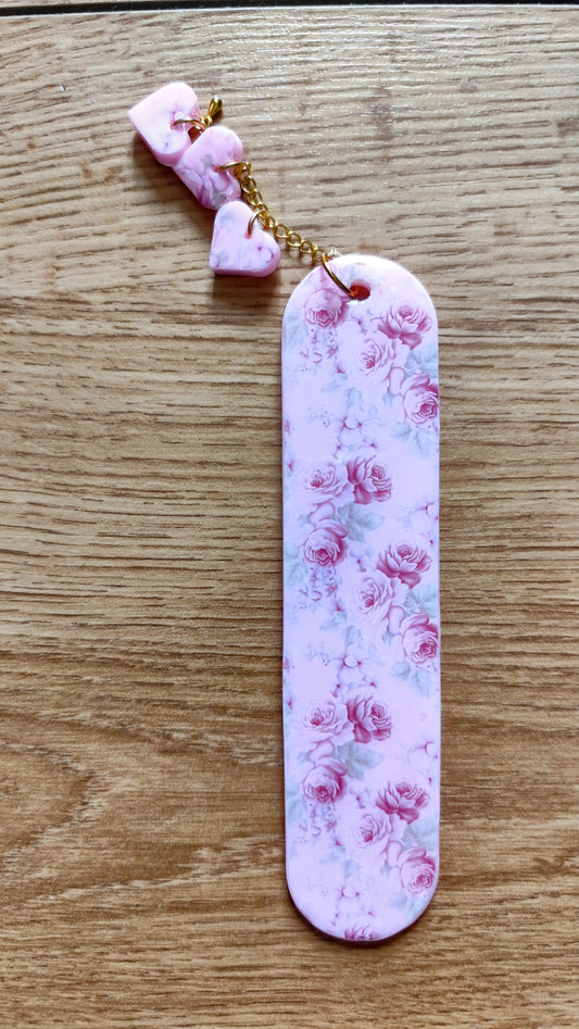 Marque-pages fleuri avec petitss coeurs