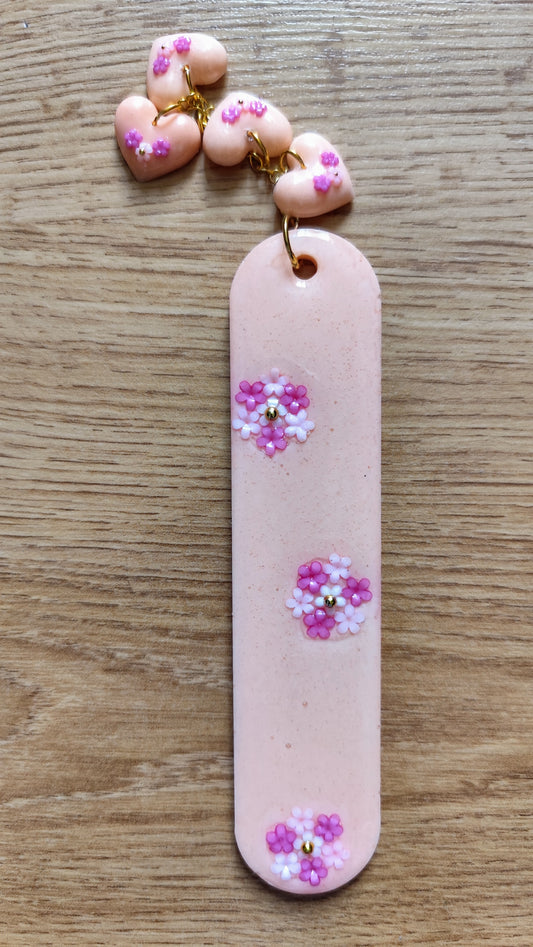 Marque-pages avec petits coeurs