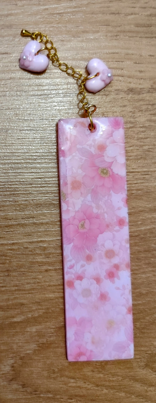 Petit marque-pages fleuri avec coeurs